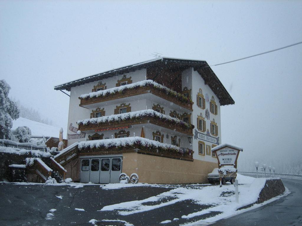 Hotel Alpenfriede Curon Venosta Exterior foto